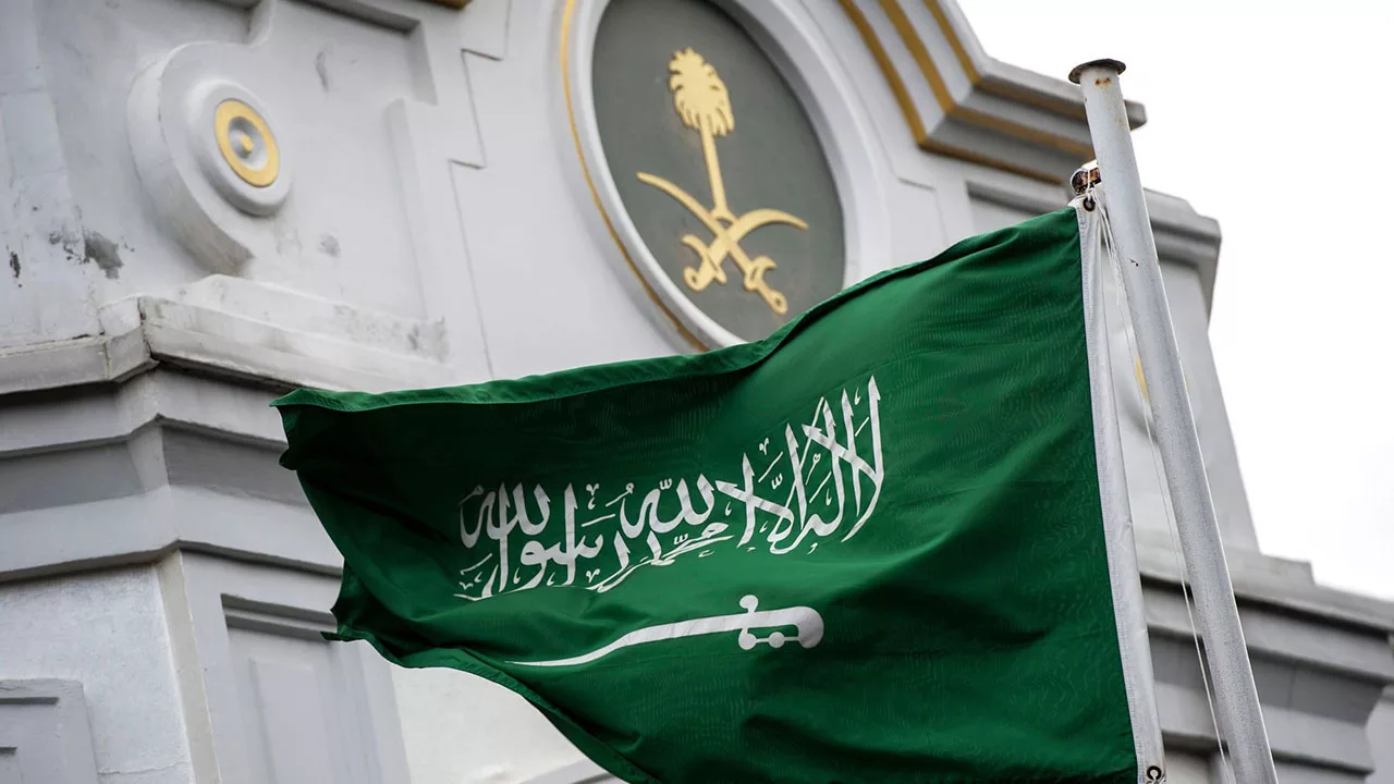 السعودية تصدر قرار جديد بشأن التأشيرة الإلكترونية للقادمين من 12دولة.. بينها اليمن!