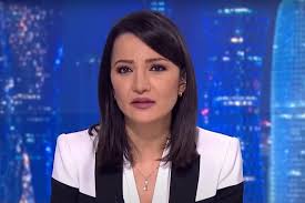 شاهد مذيعة الجزيرة تصفع زميلها الإعلامي في البث وتلقنه درساً قاسياً بعد اعتداءه عليها لفظيا !