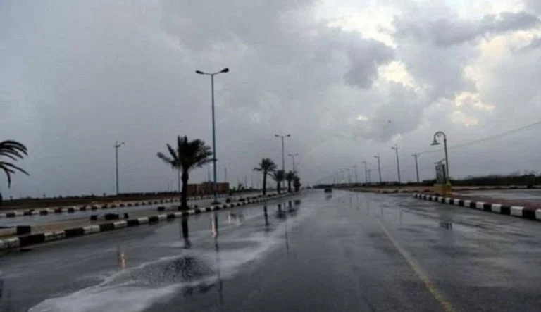 حالة الطقس في السعودية : رياح وعواصف ترابية وأمطار متفرقة في العديد من المناطق